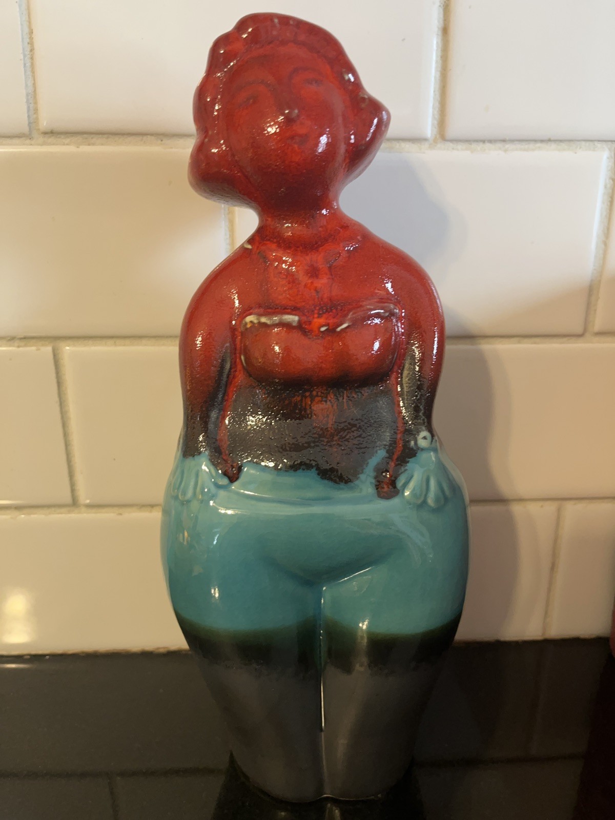 Vtg. Modernist Art-Deco 80’s Lady Glam hands on Big Hip Ceramic Woman Figure