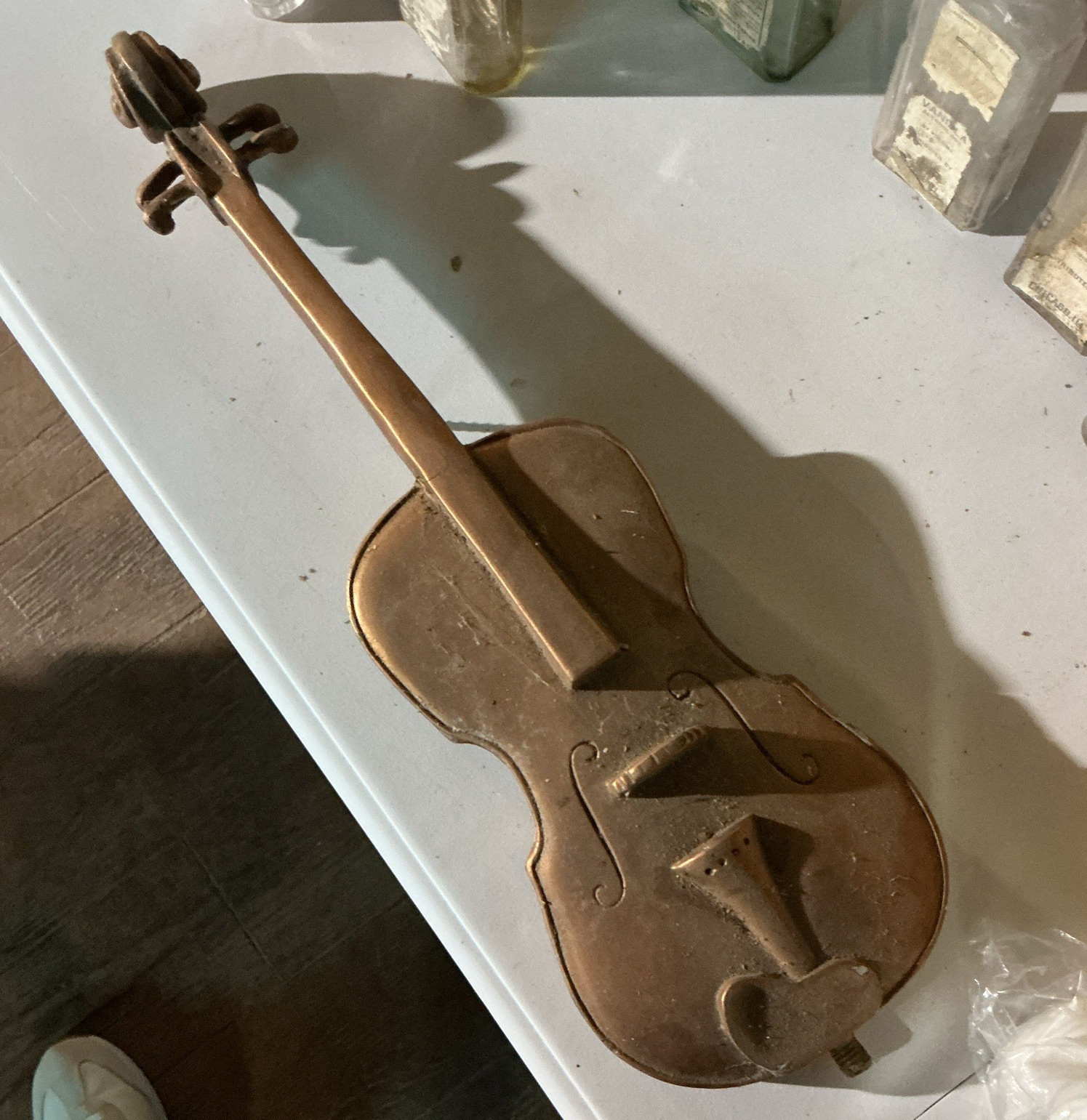 Wooden Violin Figurine Sculpture, Brown Music Theme Decor, 1 Pack