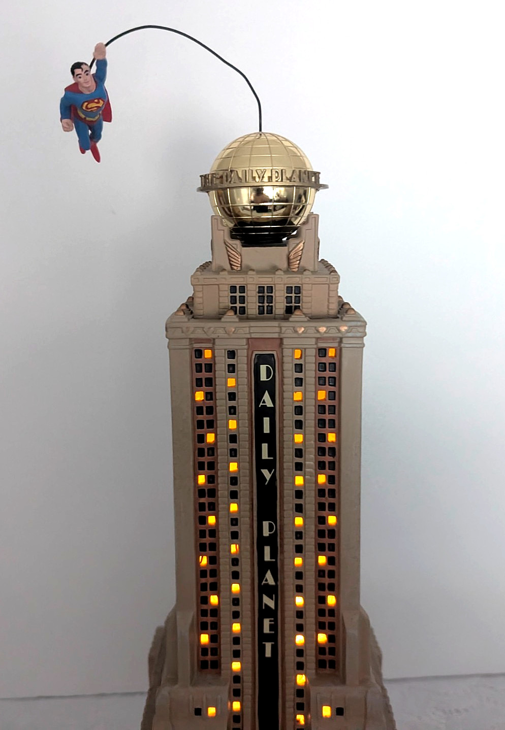 Department 56 DC Comics The Daily Planet Superman Superhero Retired #6002319 NEW