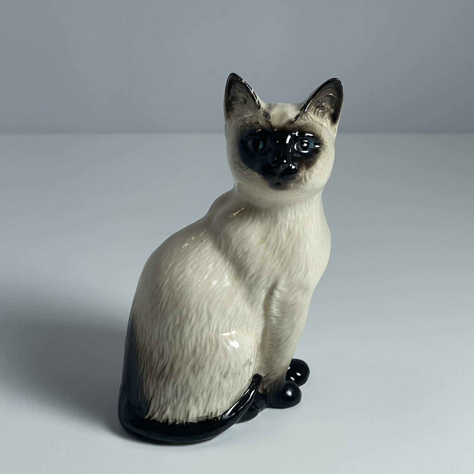 Vintage Royal Doulton Sitting Siamese Cat Figurine Model 1887 Post 1969 4 inch