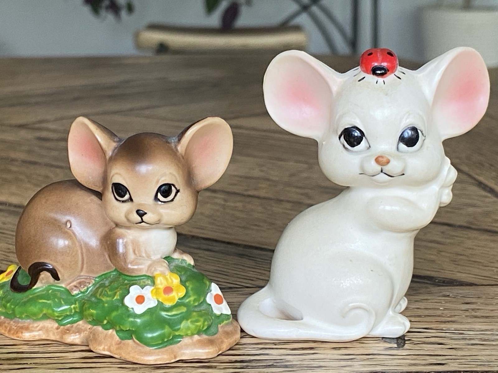 Vintage Lefton White Garden Mice brown Ladybug 3″ Figurines Japan flower Happy