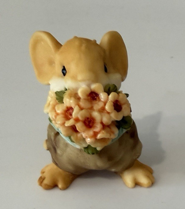 Vintage Ganz? Little Mouse With Bouquet of Flowers Unmarked