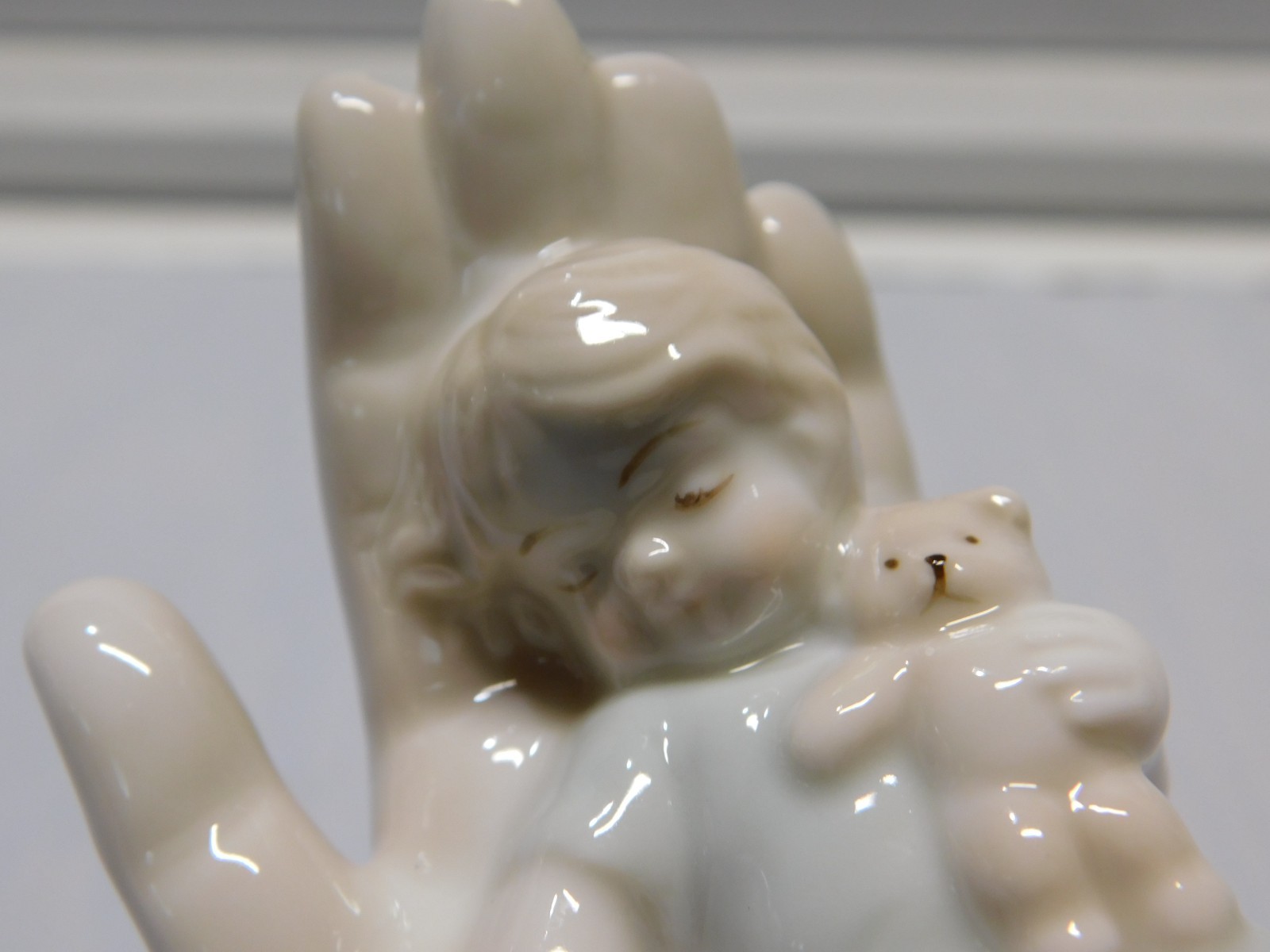HOUSE OF LLOYD “IN GOD’S HAND” PORCELAIN FIGURINE SLEEPING CHILD W/TEDDY