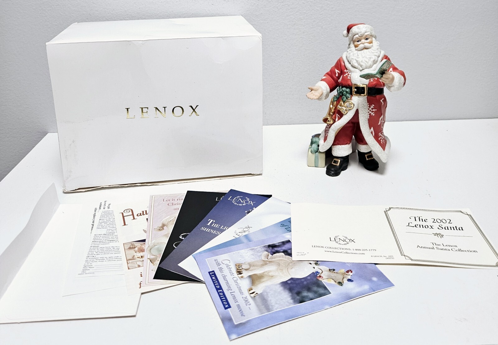 The 2002 Lenox Collections Santa Singing- Annual Santa Figurine- NEW OPEN BOX