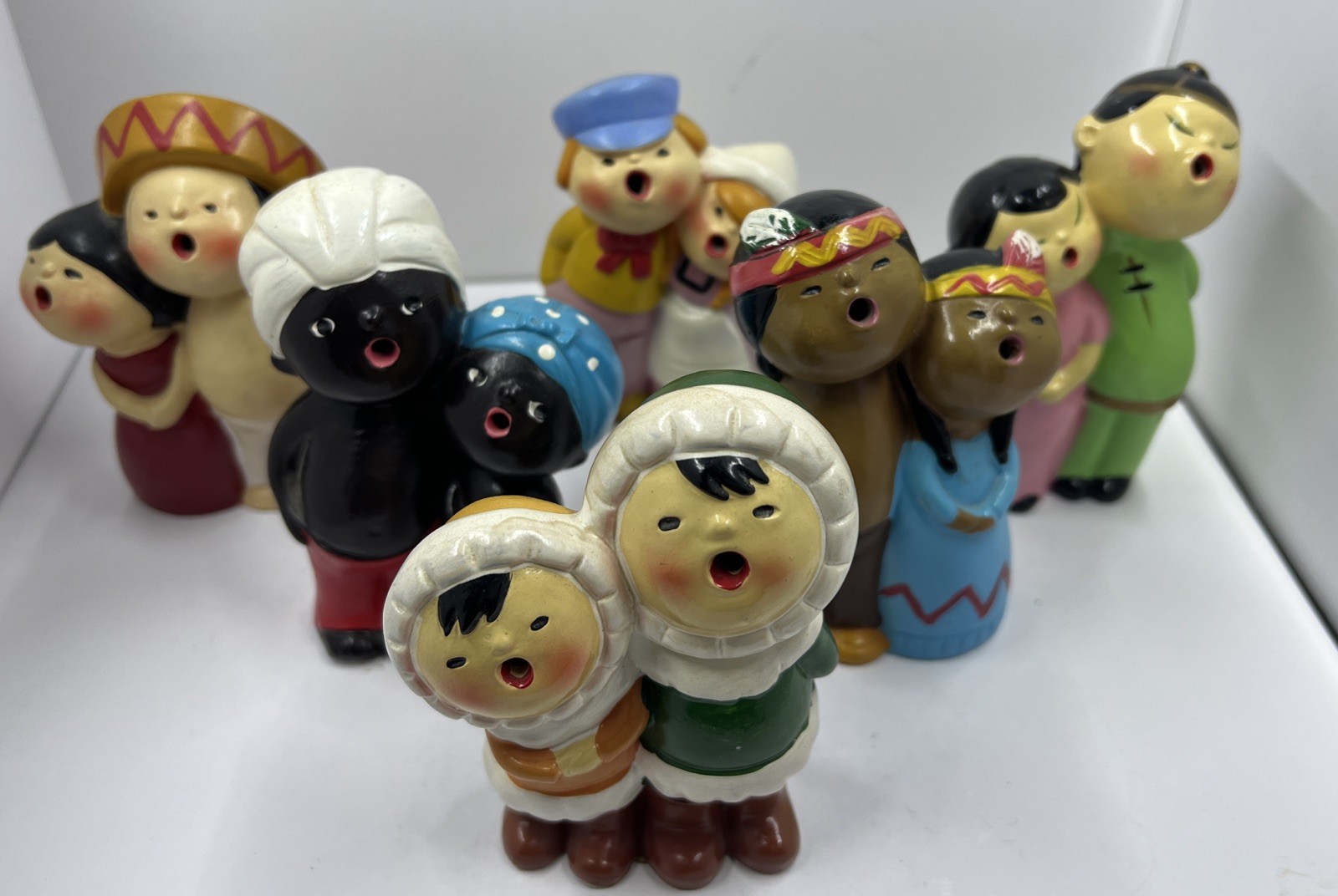 Compete Set Vtg 1960s World Gift Fair Souvenir Hand Painted Singing Figure Japan