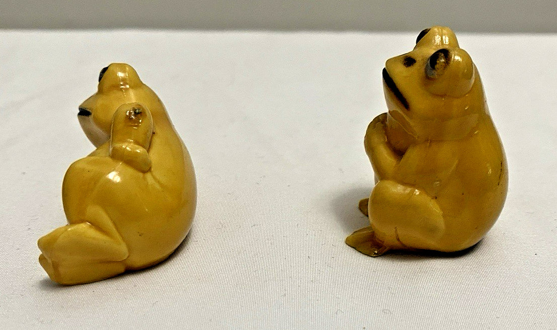 Vintage Plastic Golden Yellow Frogs Made In Hong Kong One Sitting & One Laying