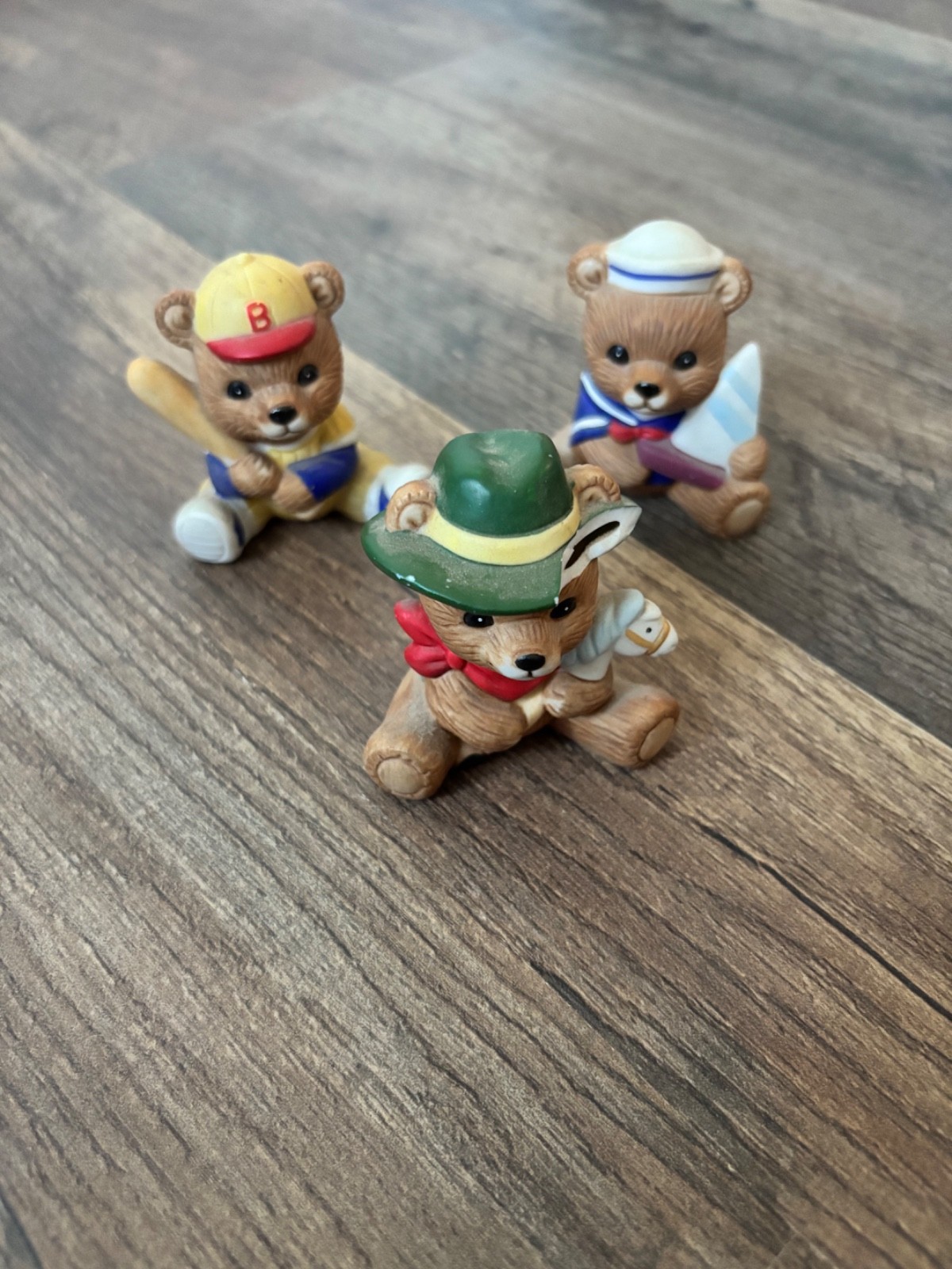 Home interior playtime bears. set 1417. Broken hat is shown in the picture.