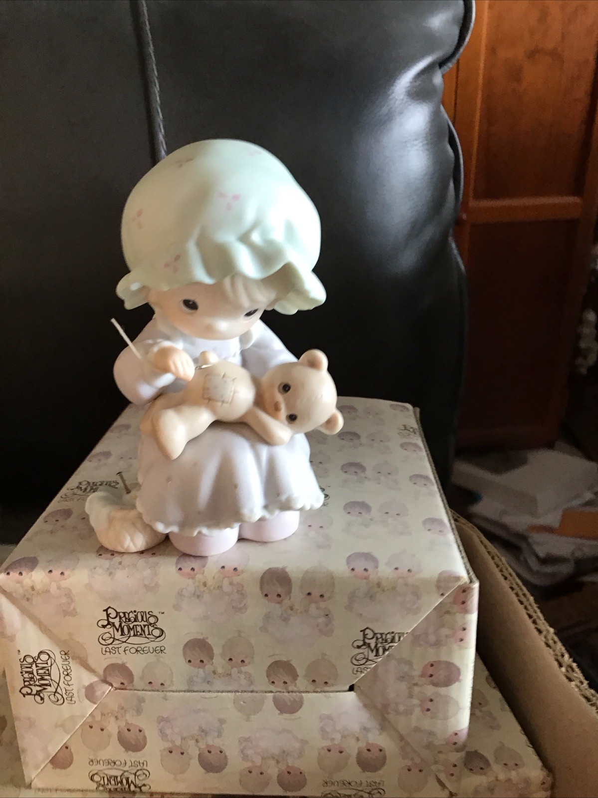 Precious Moments #PM902 – You are a blessing to Me – 1990 Members Only Figurine