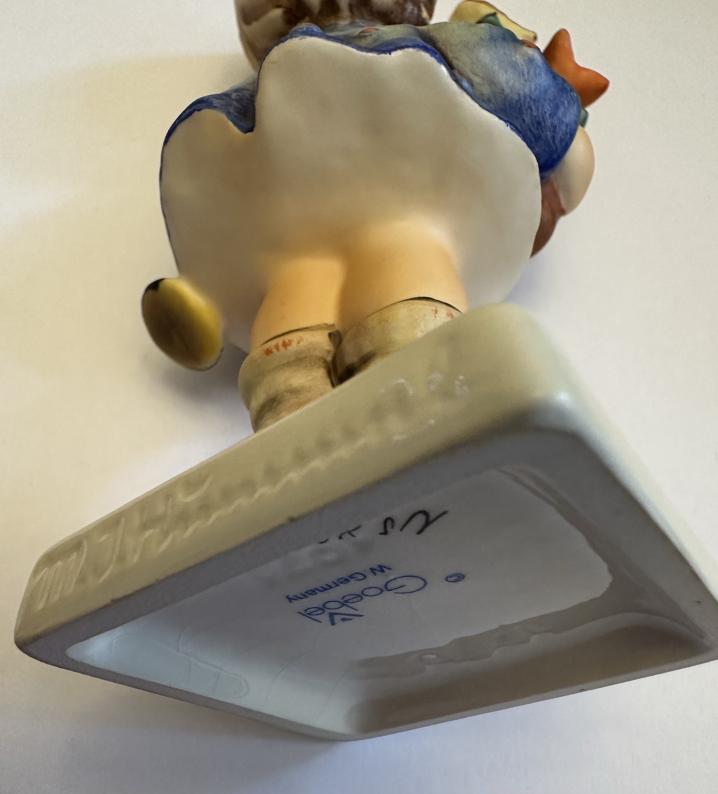 1971 Hummel 5.5” W Germany W Goebel Figurine Girl Holding Flower 17/0