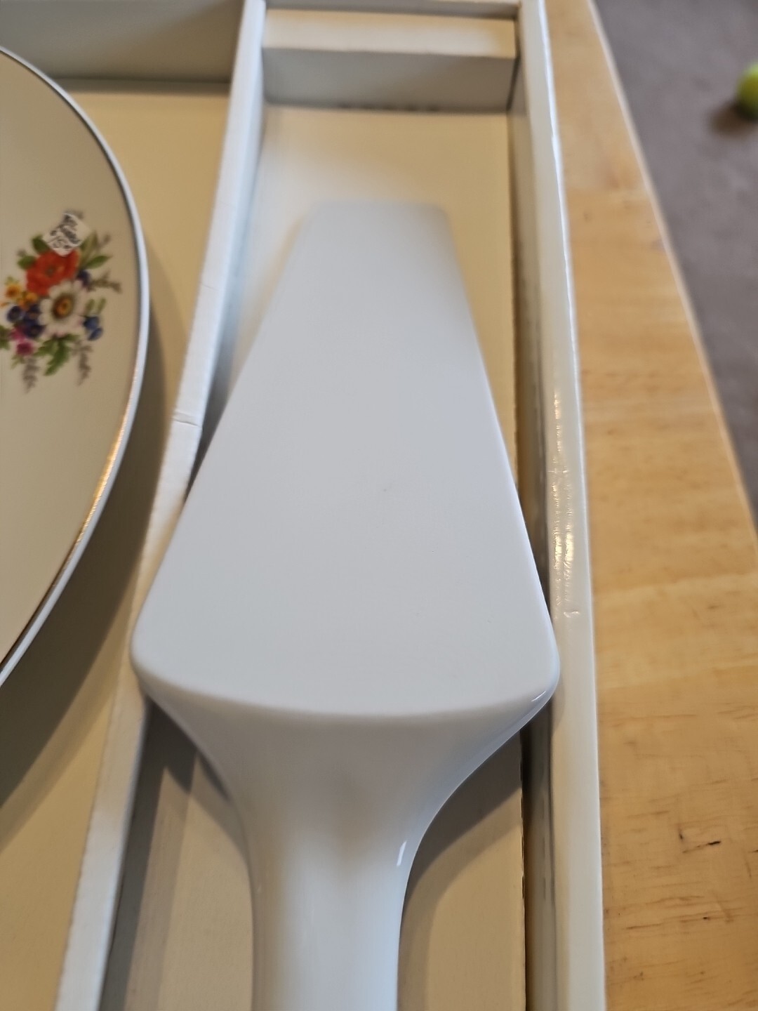 ANDREA by SADEK Cake Plate and Server 10.5″ Floral Design. In Box.