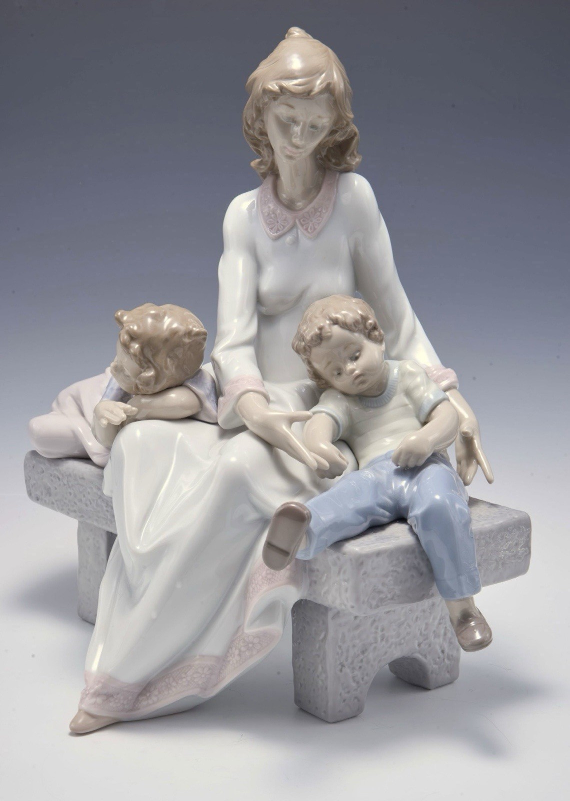 MINT! LLADRO – AN AFTERNOON NAP #6765. Gorgeous.