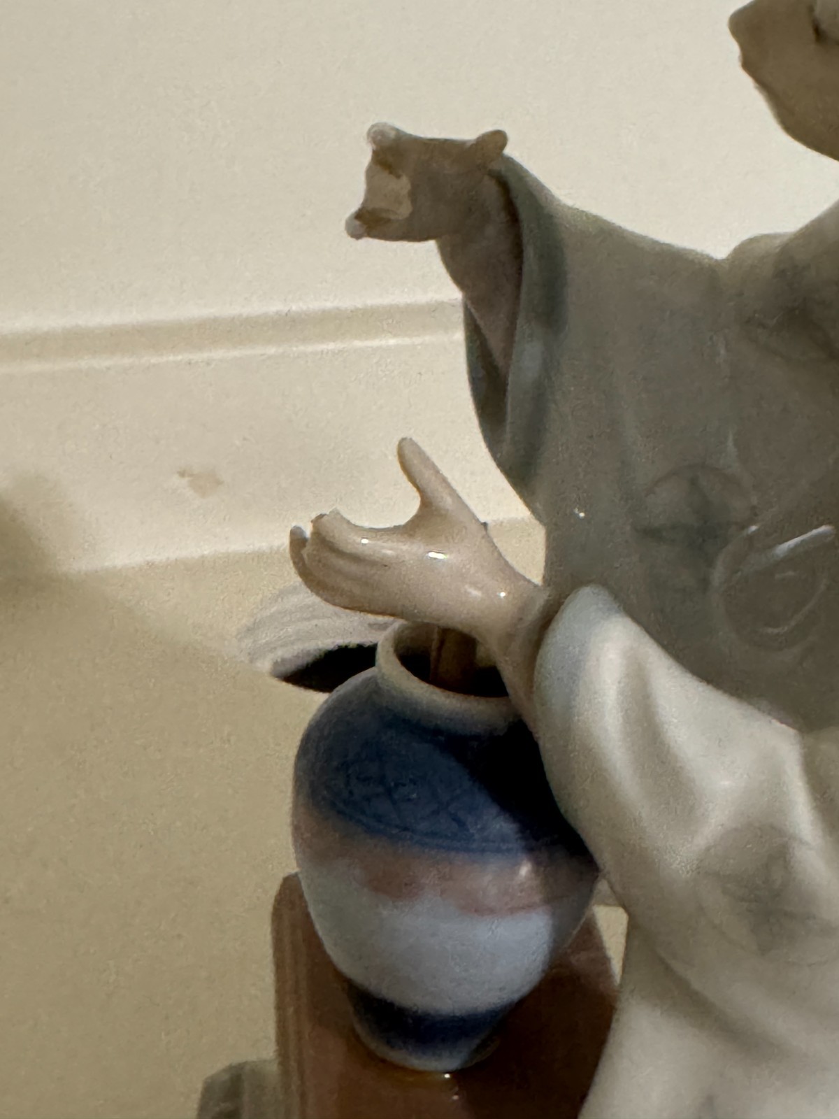 Lladro #4840 Japanese Decorating Figurine Geisha Flower Arranger