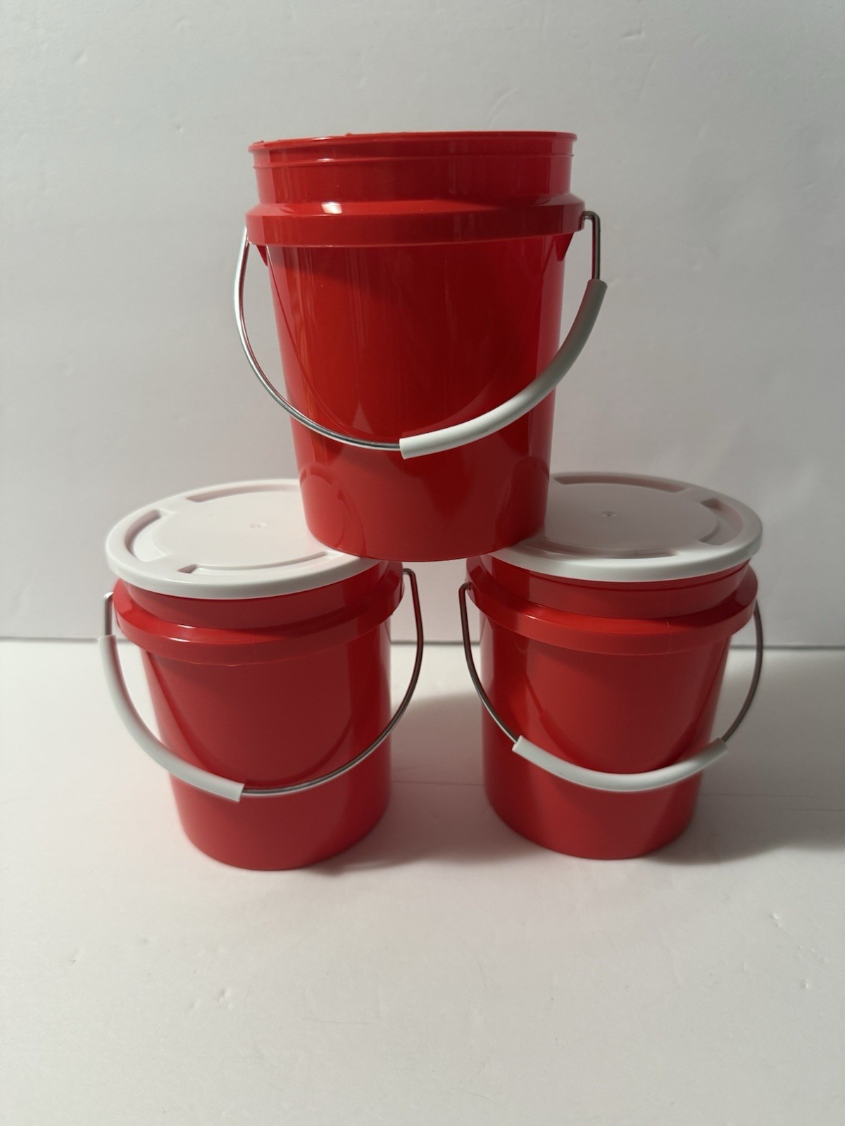 BRAND NEW Lot of 3 Buc-ees Bucees Mini Buckets 4” Tall Two With Lids