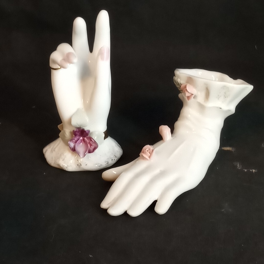 Vintage 1950’s Lefton Ladies Hand And Glove Figurines AS IS