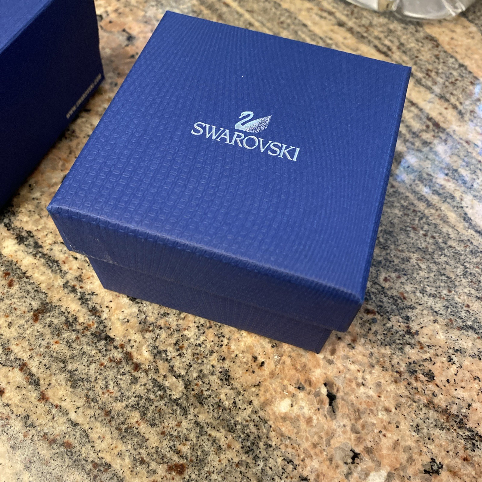 SWAROVSKI LOVE HEART MEDIUM LIGHT SIAM 1096728 BNIB