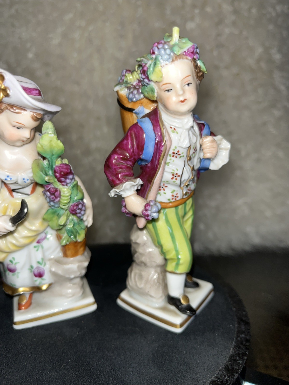 Beautiful Antique Sitzendorf Germany Man & Woman Harvesting Grapes Wine Season