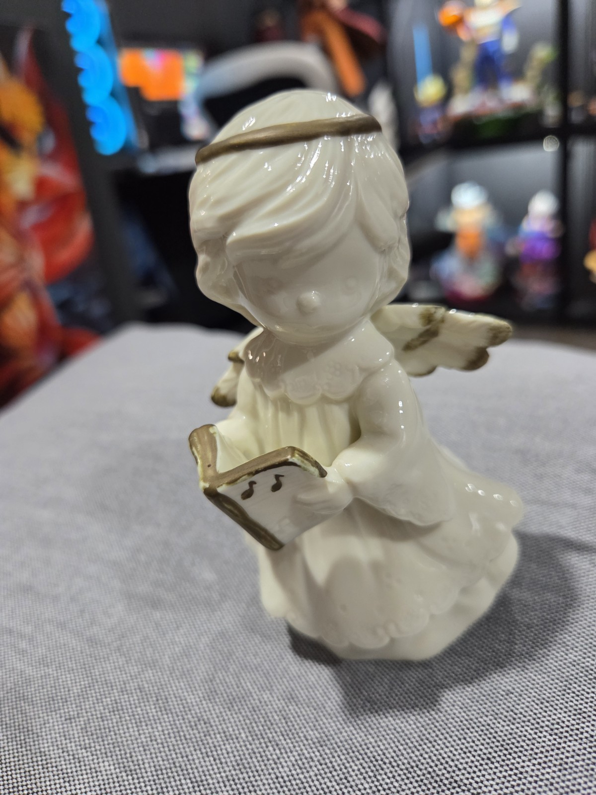 Ceramic White Angel with Music Book Figurine Statue / Y H 1996