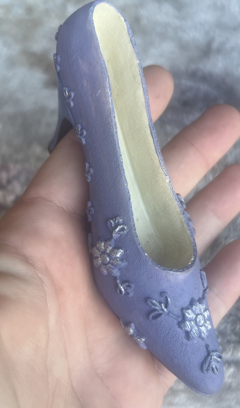 1999 Kingsbridge My Treasure Victorian High Heel Resin Shoe Miniature Decoration