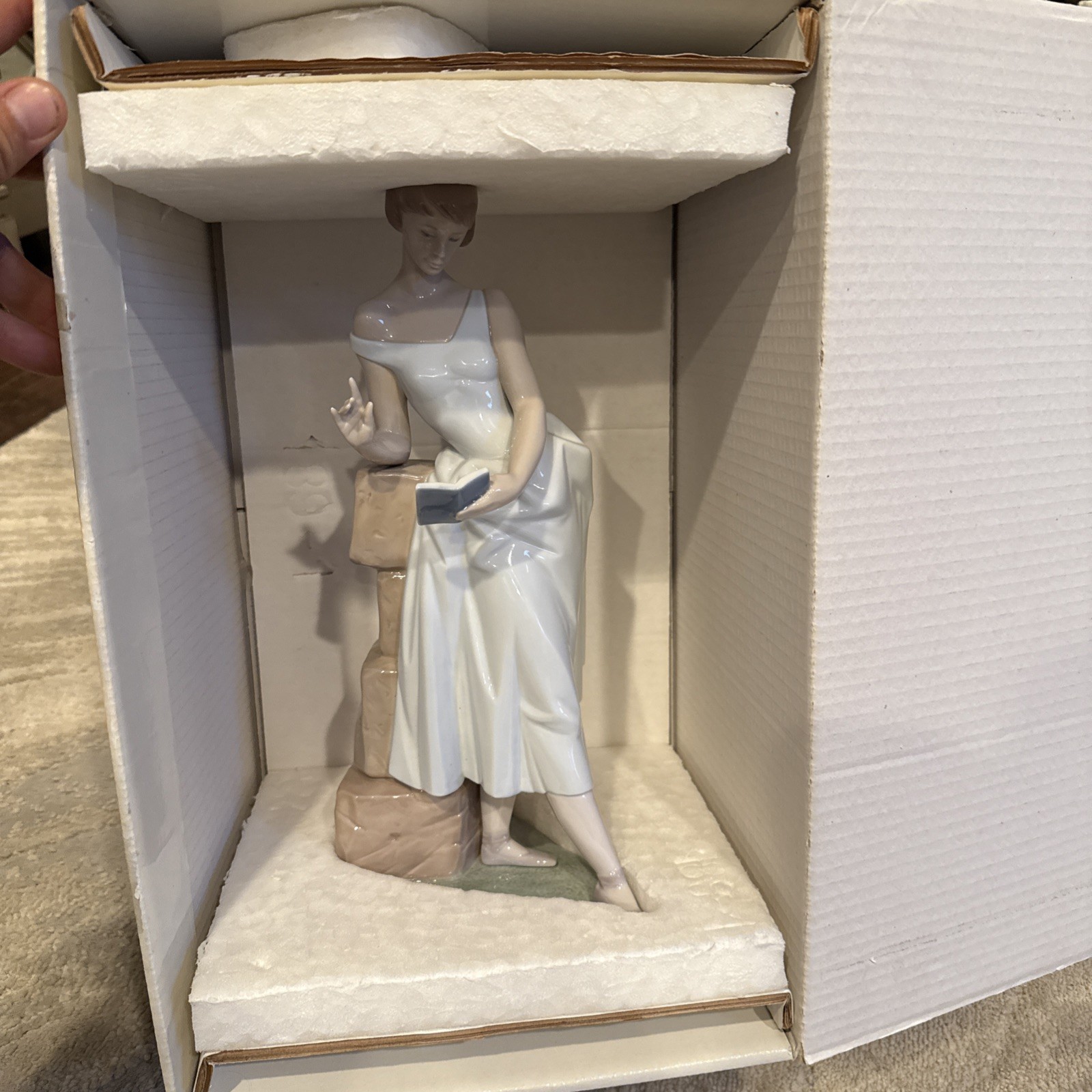 Lladro “Sweet Verses” Delicados Versos 06448 in Original box Excellent Shape
