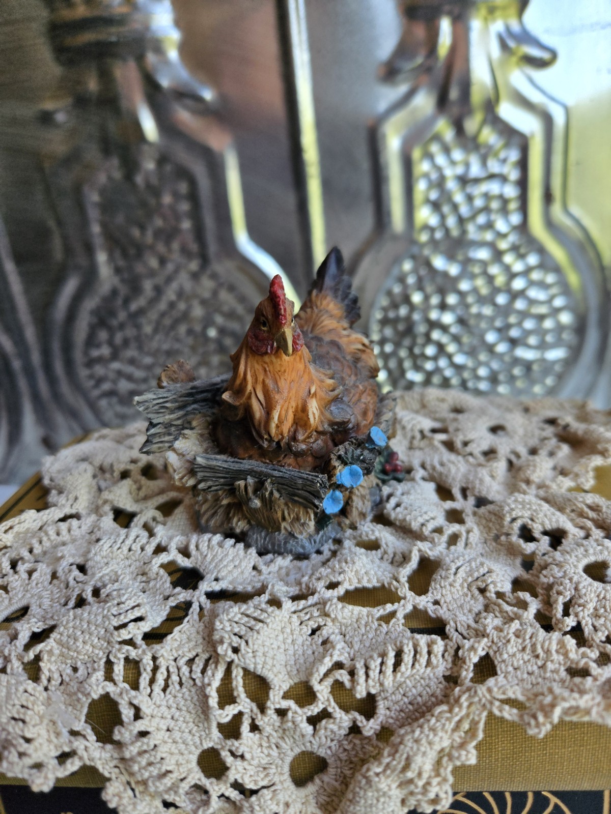 Vtg Resin Hen Chicken Barnyard Decor Figurine Farmhouse Farm Cottagecore