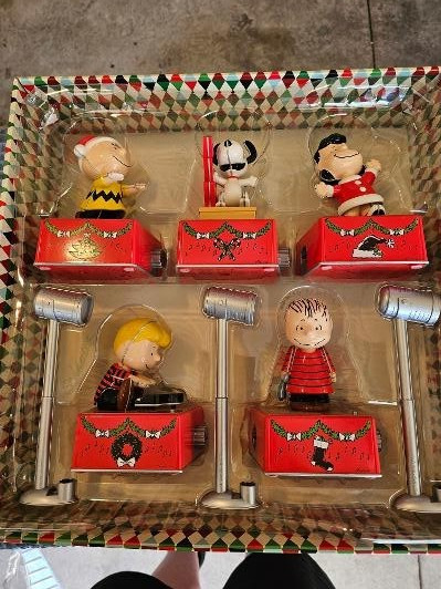 Hallmark Peanuts Gang Christmas Dance Party figurines – Snoopy, Charlie Brown,