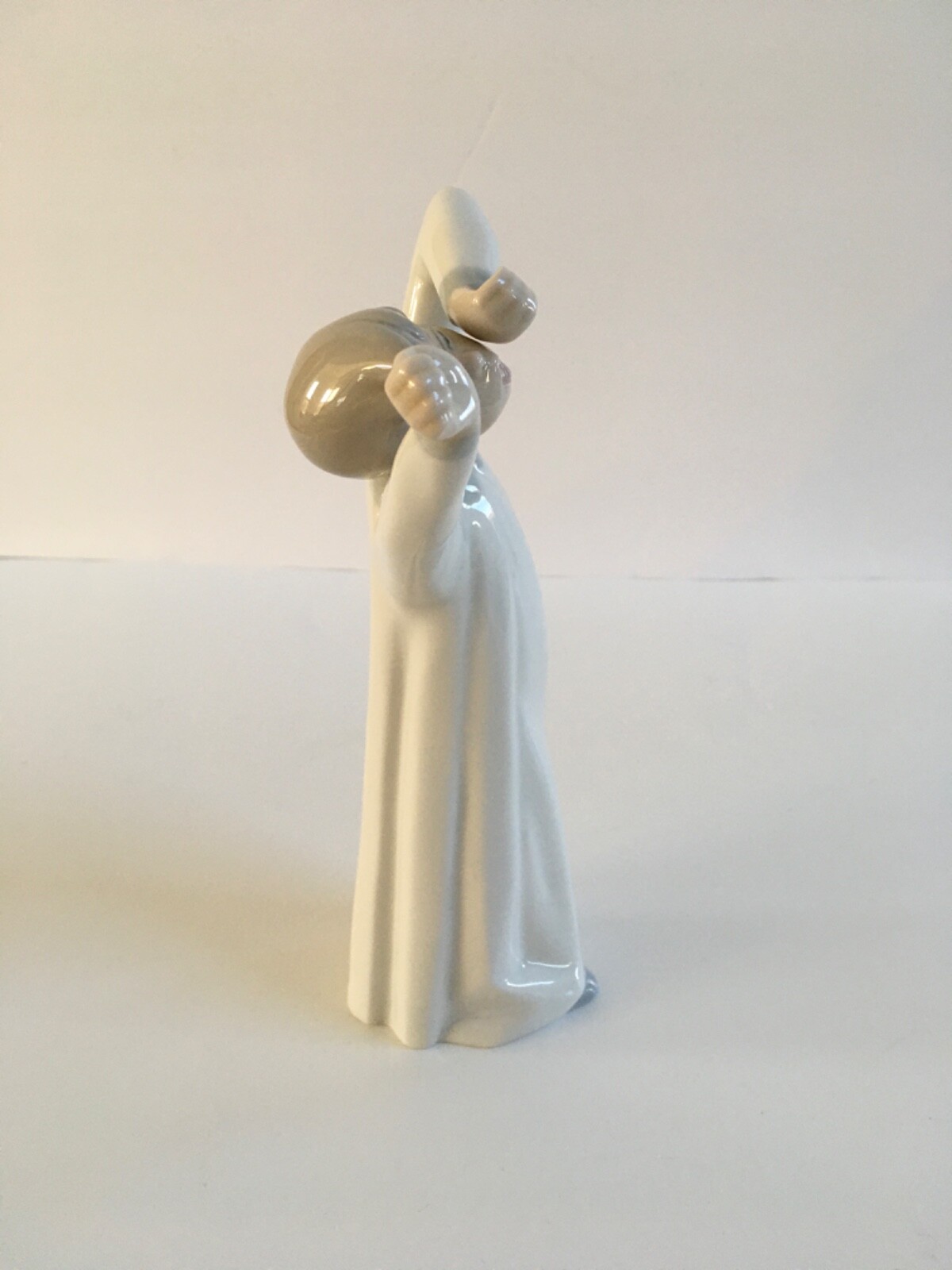 LLADRO “Boy Awakening” by Fulgencio Garcia BOY IN NIGHTGOWN, YAWNING