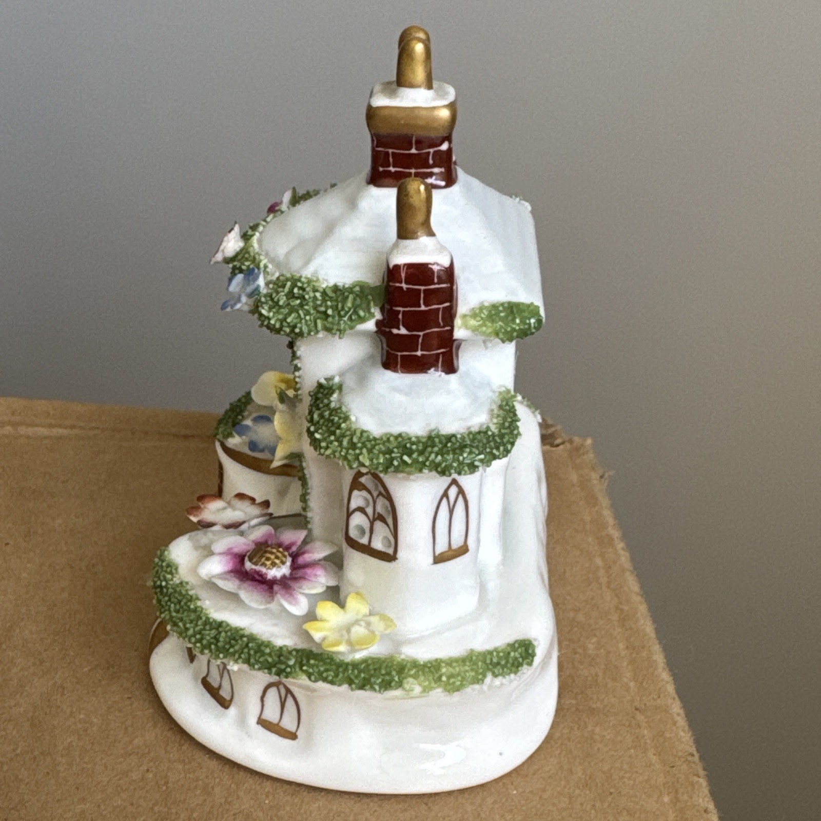 Coalport Keepers Cottage Fine Bone China Made In England 3.5 In