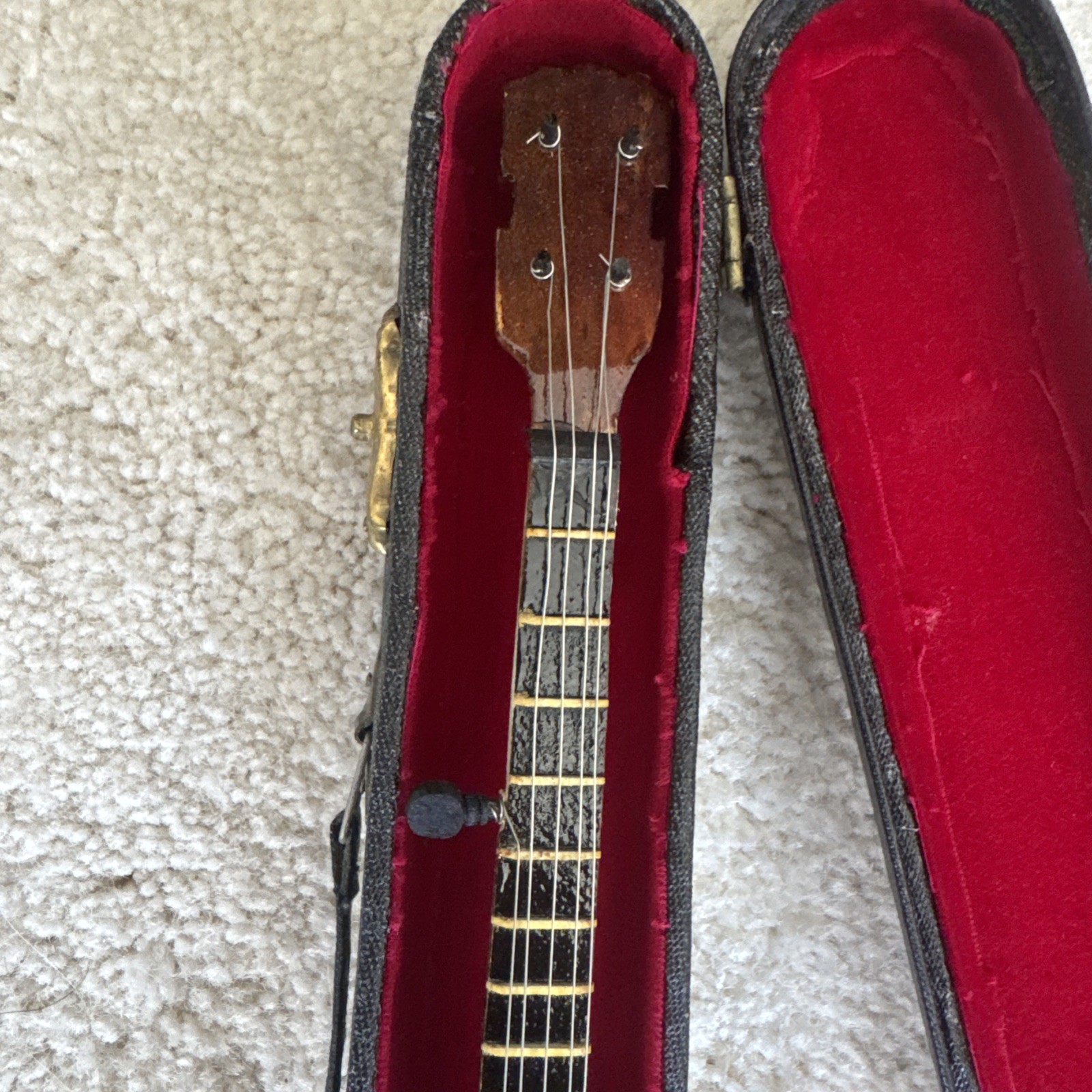 VINTAGE MINIATURE MUSICAL INSTRUMENT -5 STRING BANJO IN CASE – NICE REALISTIC