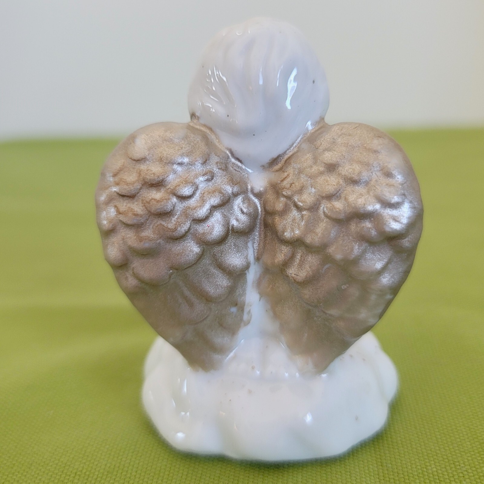 Kneeling China Angel Cherub Figurine Gold Wings Hand Painted 3″ Tall