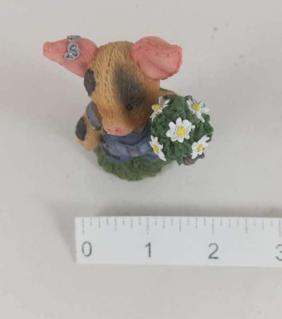Enesco This Little Piggy I Picked These for You Moo-my Figurine