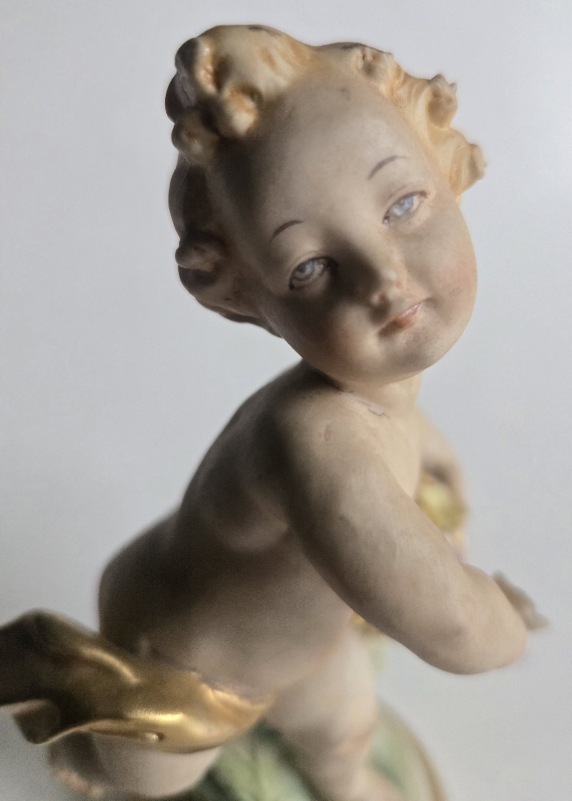 2 ANTIQUE BEAUTIFUL GERMANY CHERUB PUTTI FIGURINE SET MARKED GOLD GILT, 1 AS IS