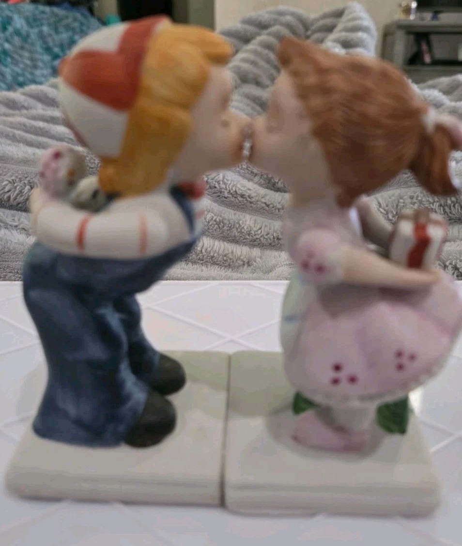 Vintage Figurines 1st Kiss Kissing School Kids Children Boy & Girl Porcelain 4”