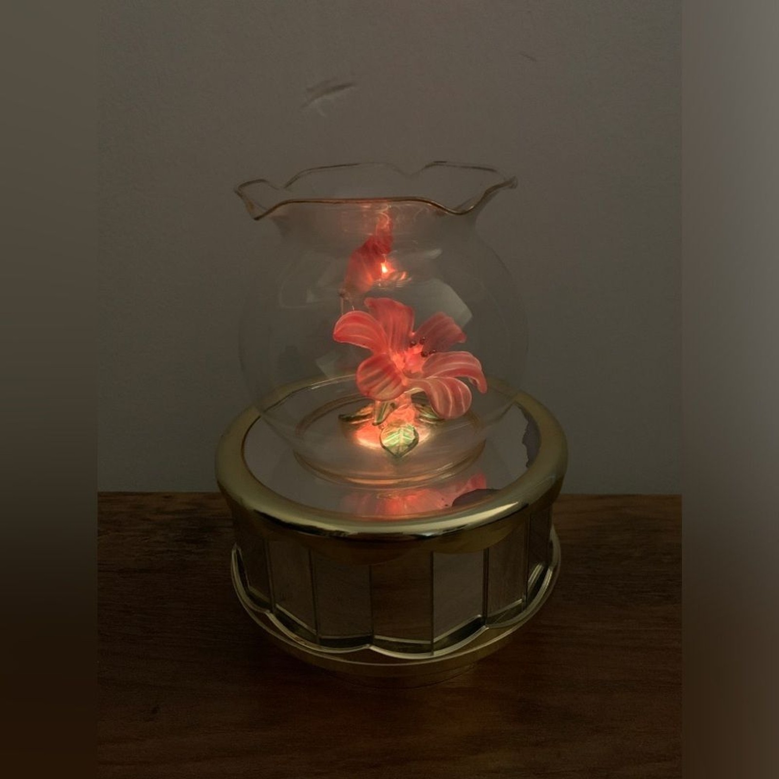 Vtg Hand Sculptured Flower In Glass Gold Rotating Light-Up Mirrored Music Box