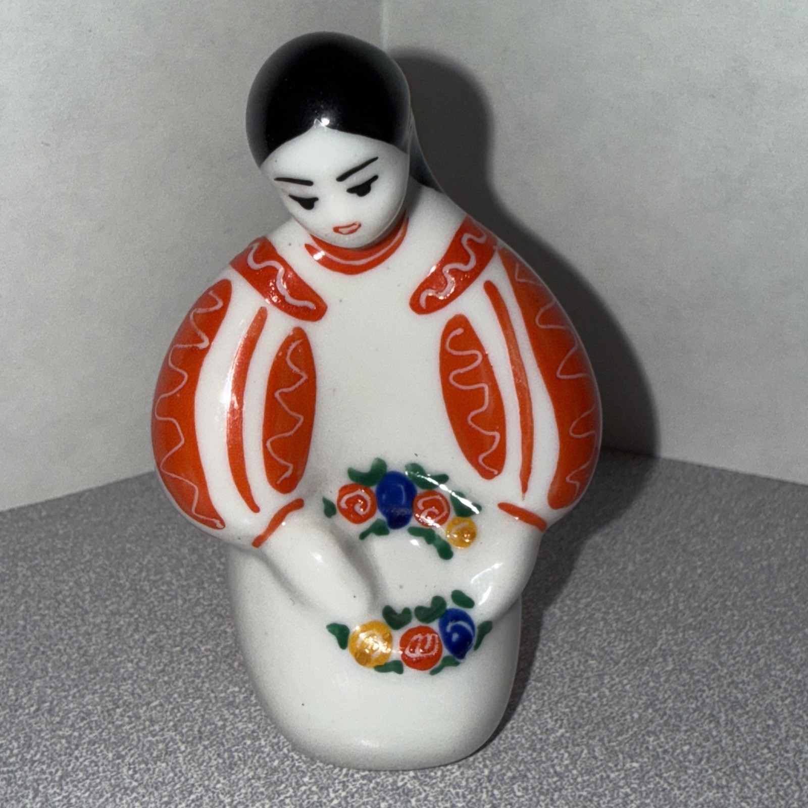 Vintage Figurine Statuette Girl Ukrainka Ukraine Kiev USSR