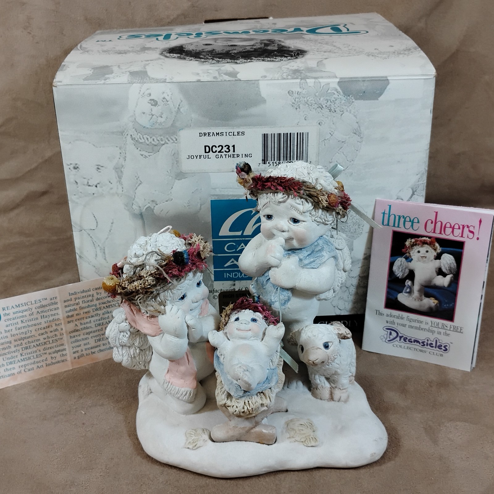 Dreamsicles Joyful Gathering DC231 Angel Figurine w/ Original Box Nativity Scene