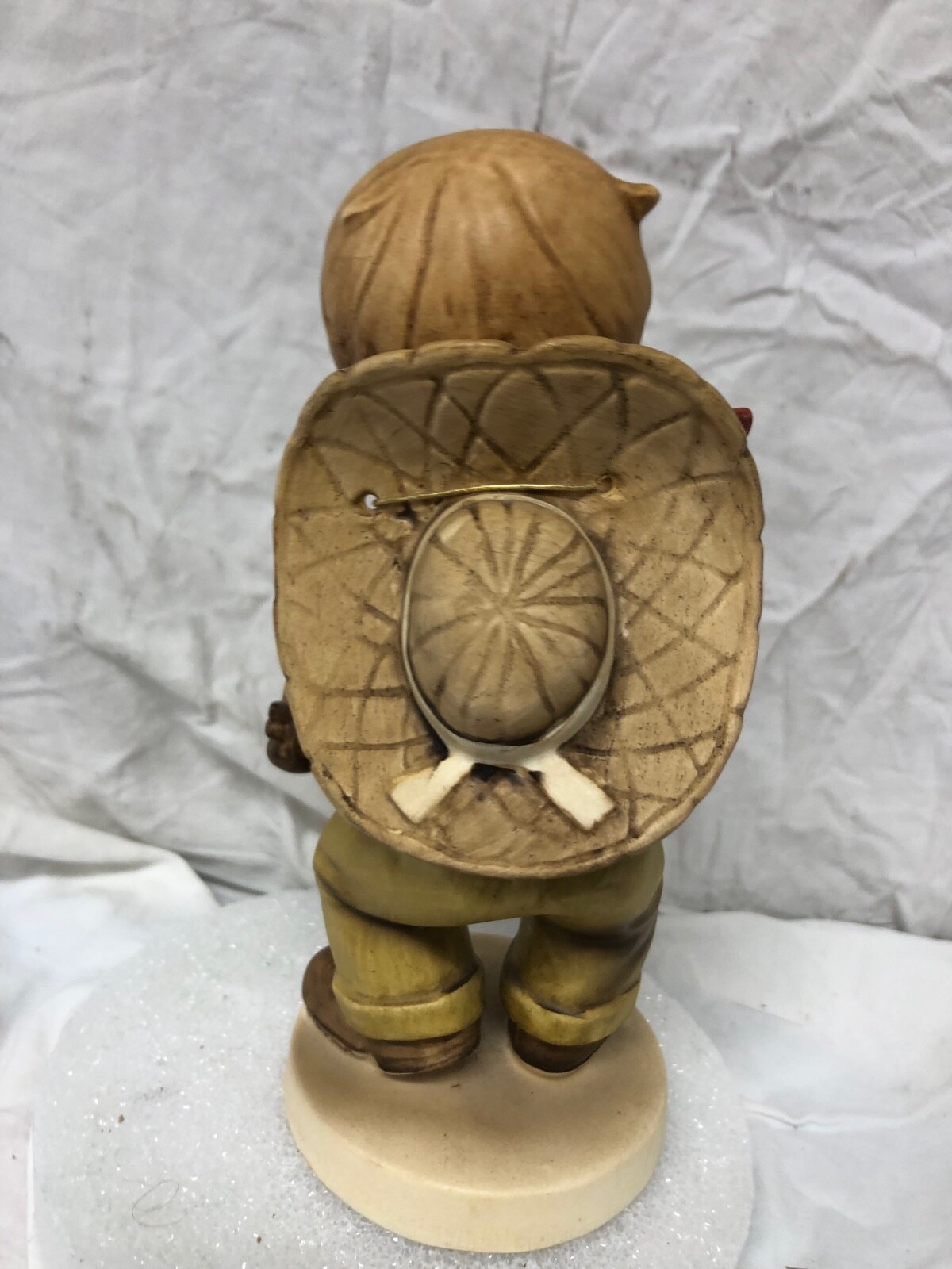 BOY PLAYING VIOLIN FIGURINE UNKNOWN ORIGIN OR BRAND