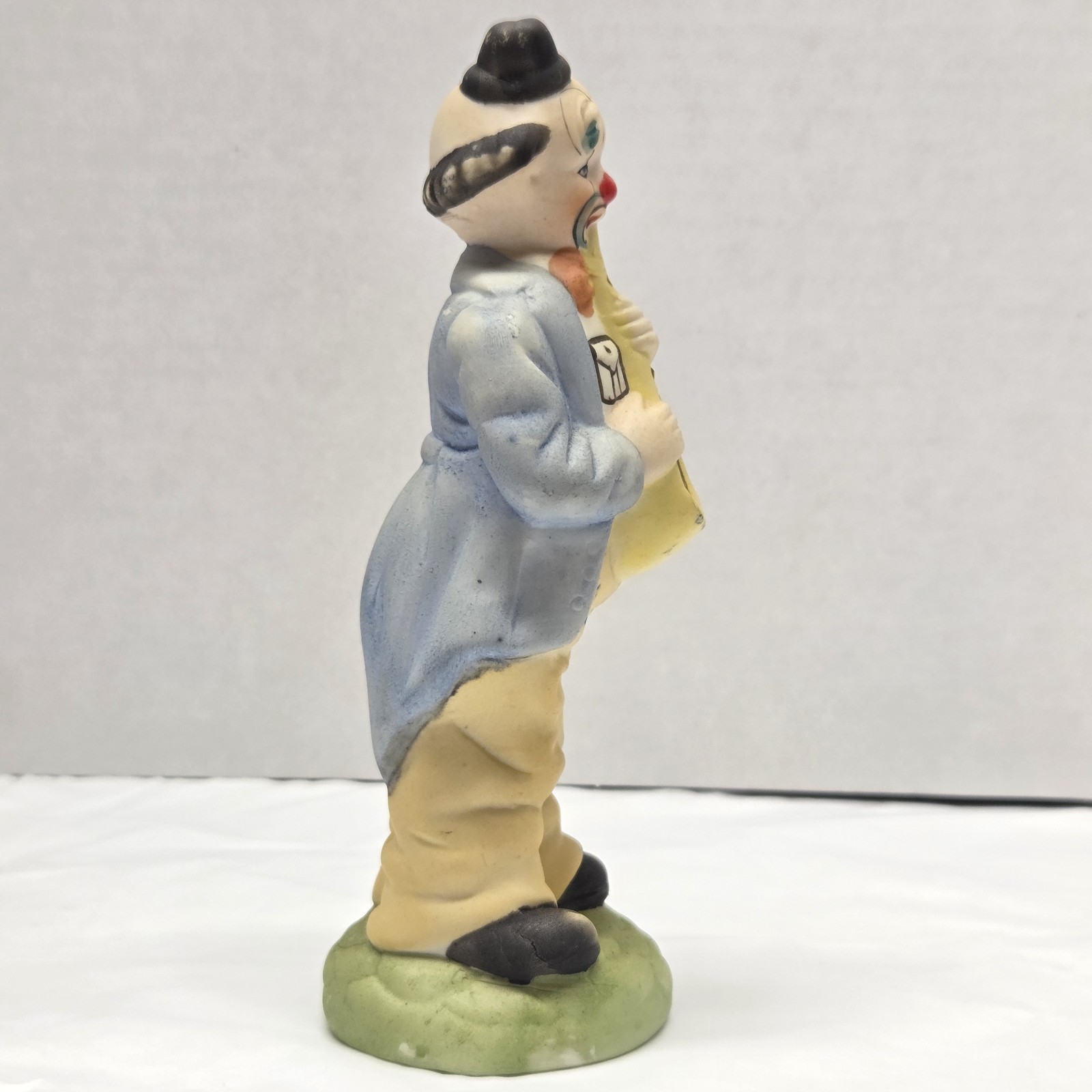 Vtg HAND PAINTED Ceramic Clown 7.75 Tall playing the Sax Figurine Made in TAIWAN