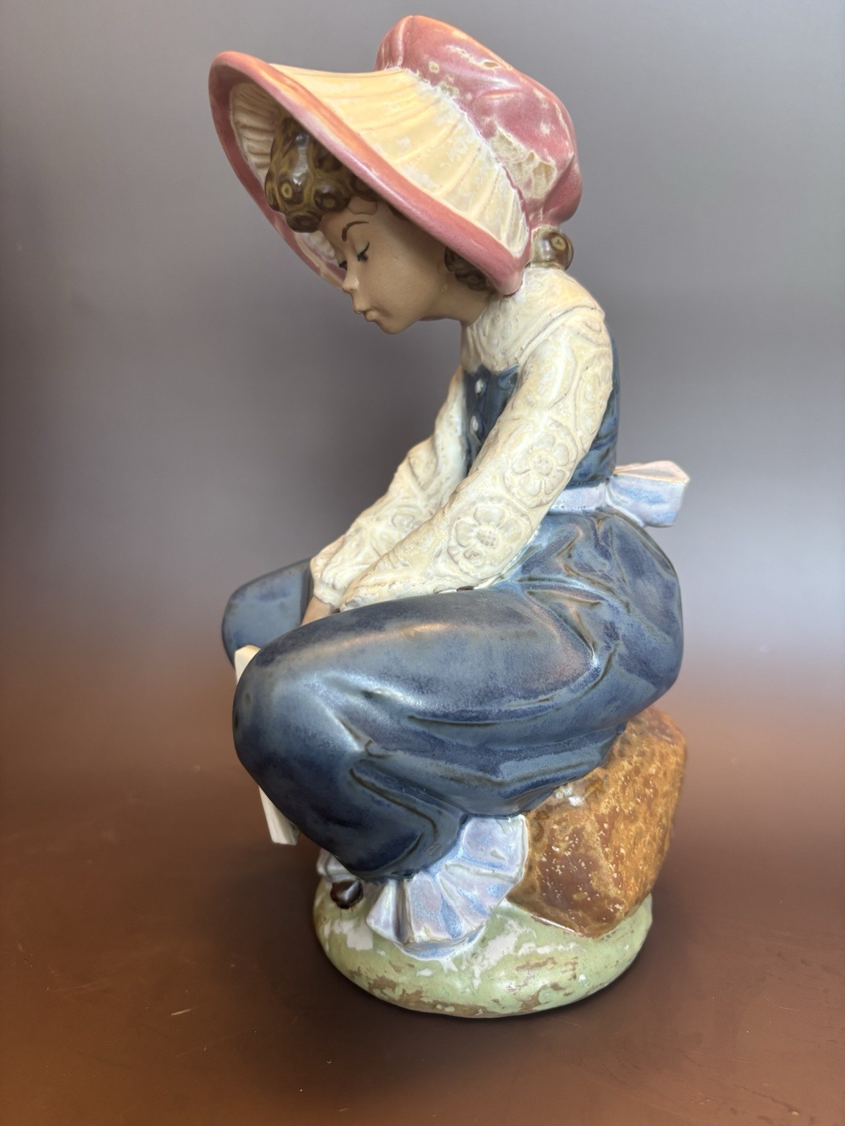 Lladro 2155 Cansadita “Dozing” Girl with Book 1985 Mint