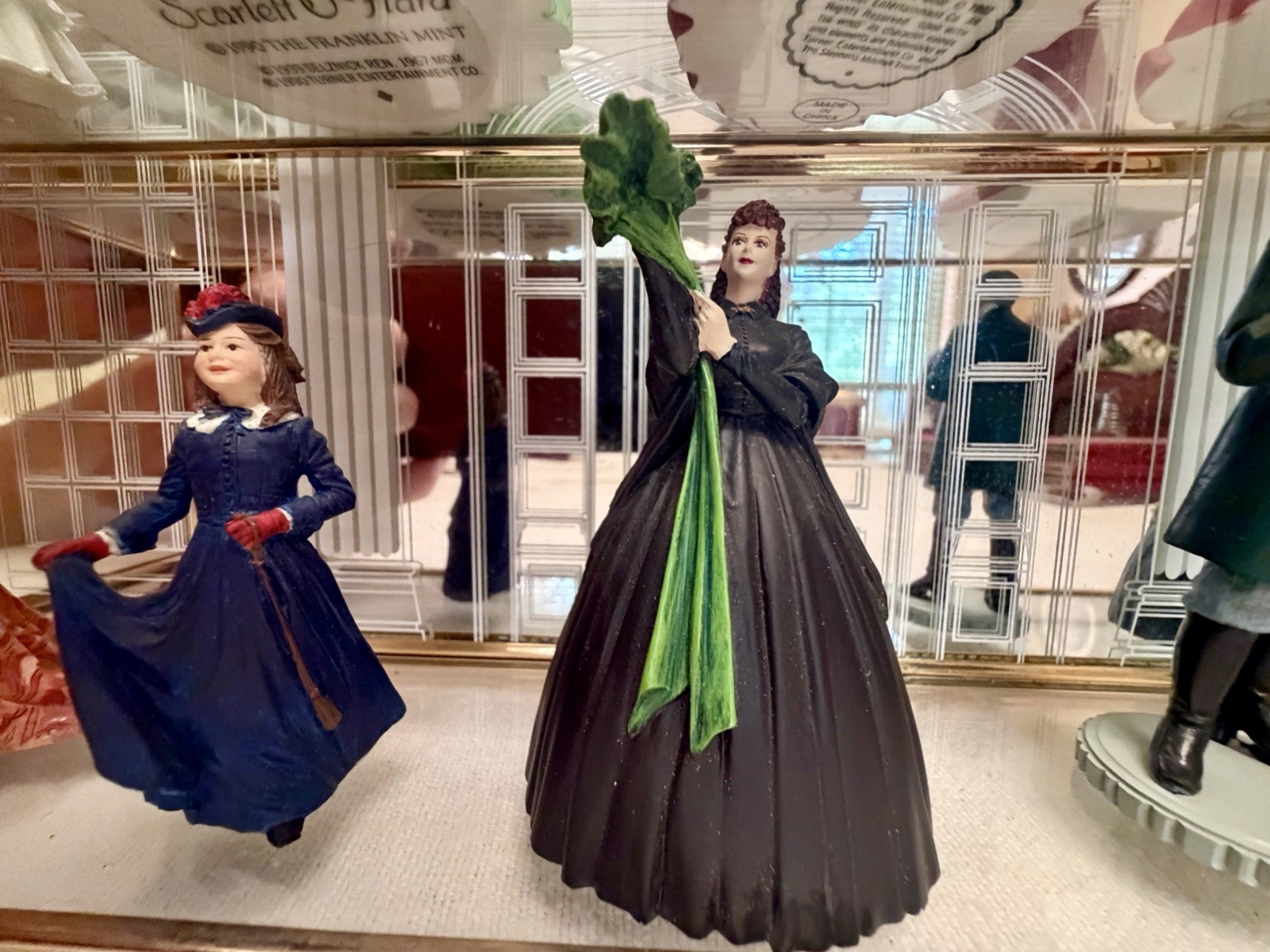 Franklin Mint Gone With The Wind Set of 15 Figurines with Display Shelf Case