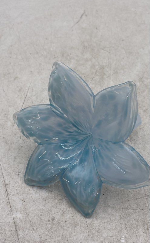 Blue White Art Glass Swirl Home Decorative Tabletop Flower Figurine
