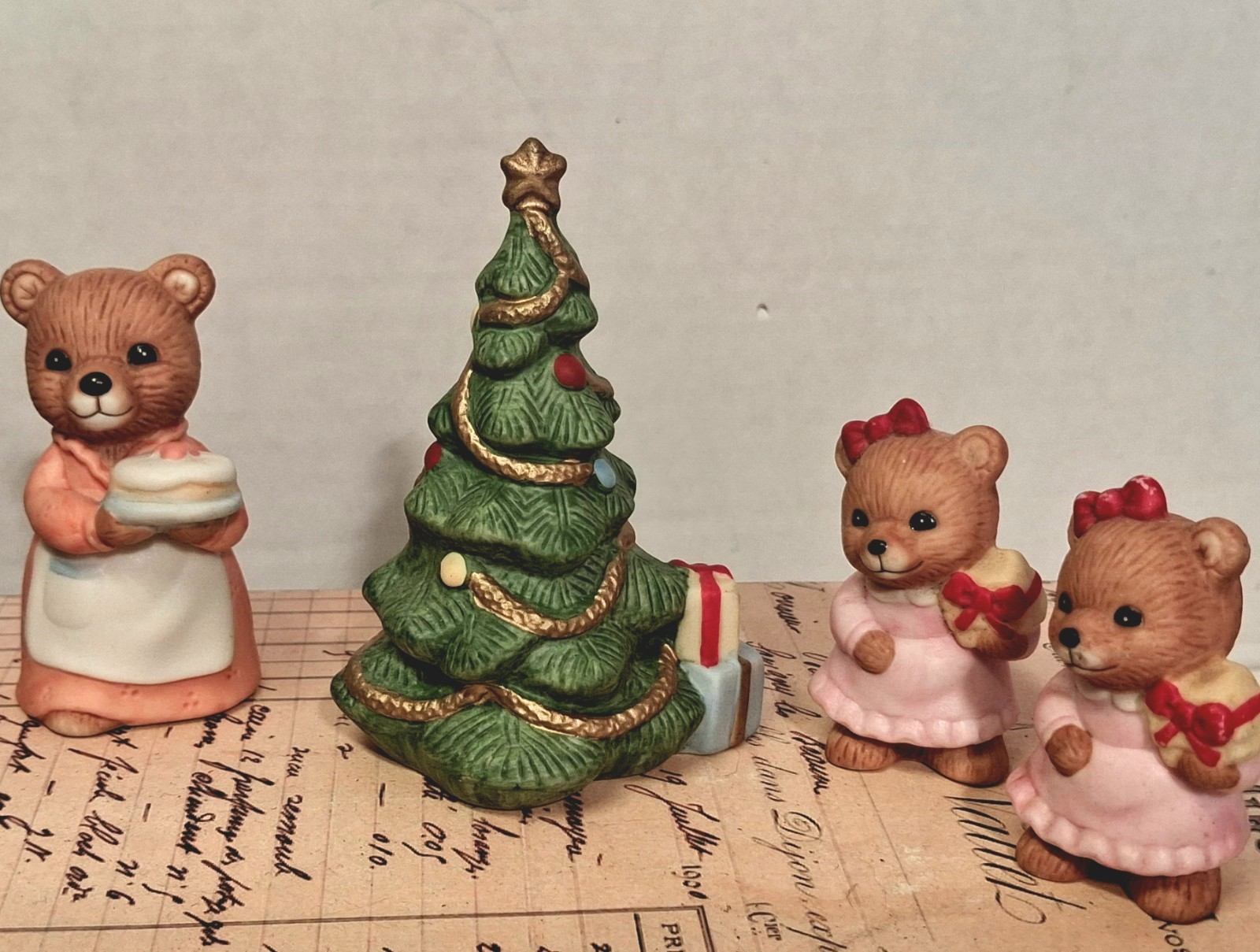 Homco # 5302 Christmas Morning Set Of 4 Porcelain Bears Vintage
