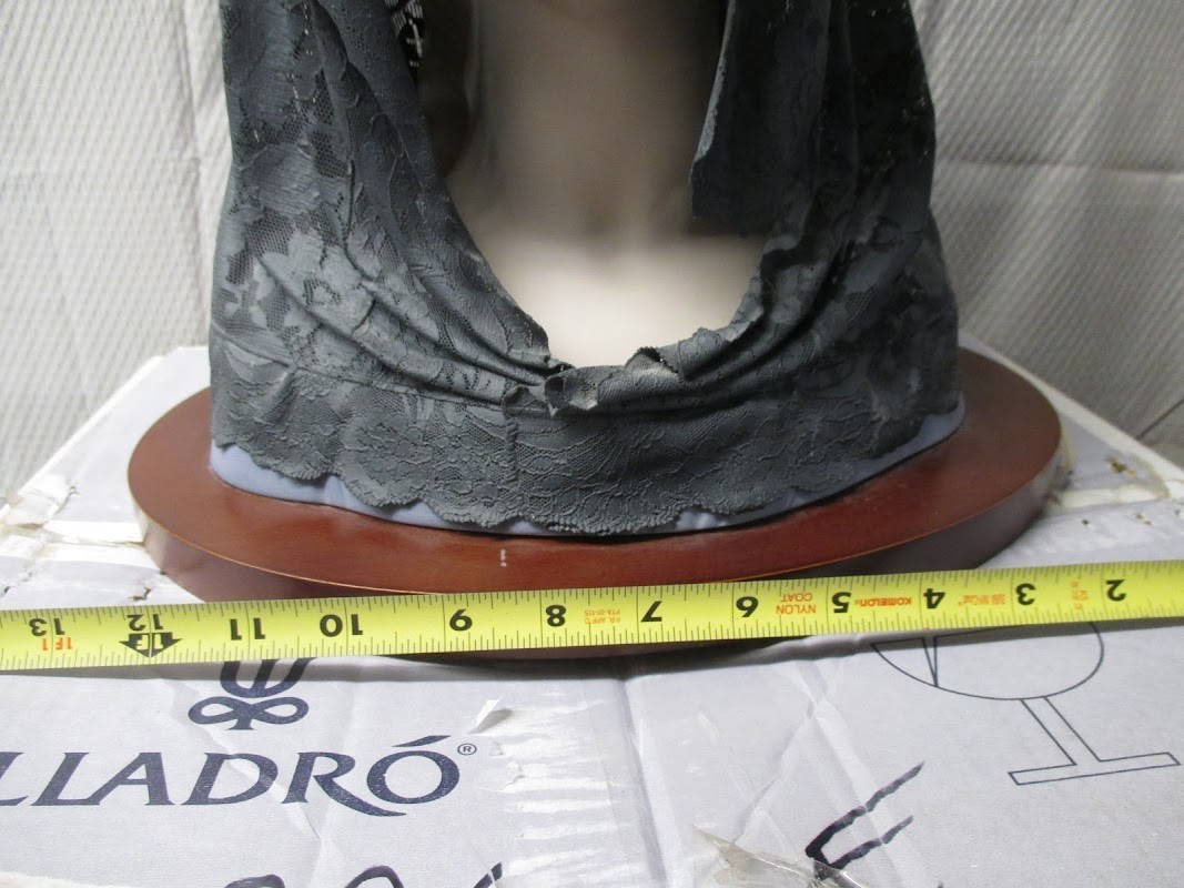 Lladro 11538 Romantic Bust with Black Veil Sculpture
