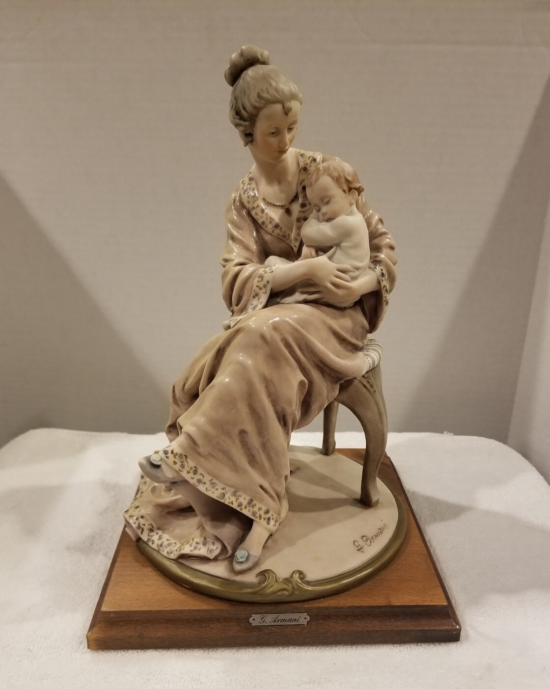 Giuseppe ARMANI 0623C “Mother with Child” Capodimonte Porcelain Figurine – 1983