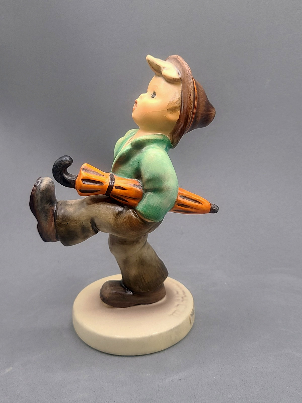 Goebel Hummel 109 Happy Traveler W. Germany TMK-5 Size 5″ Tall