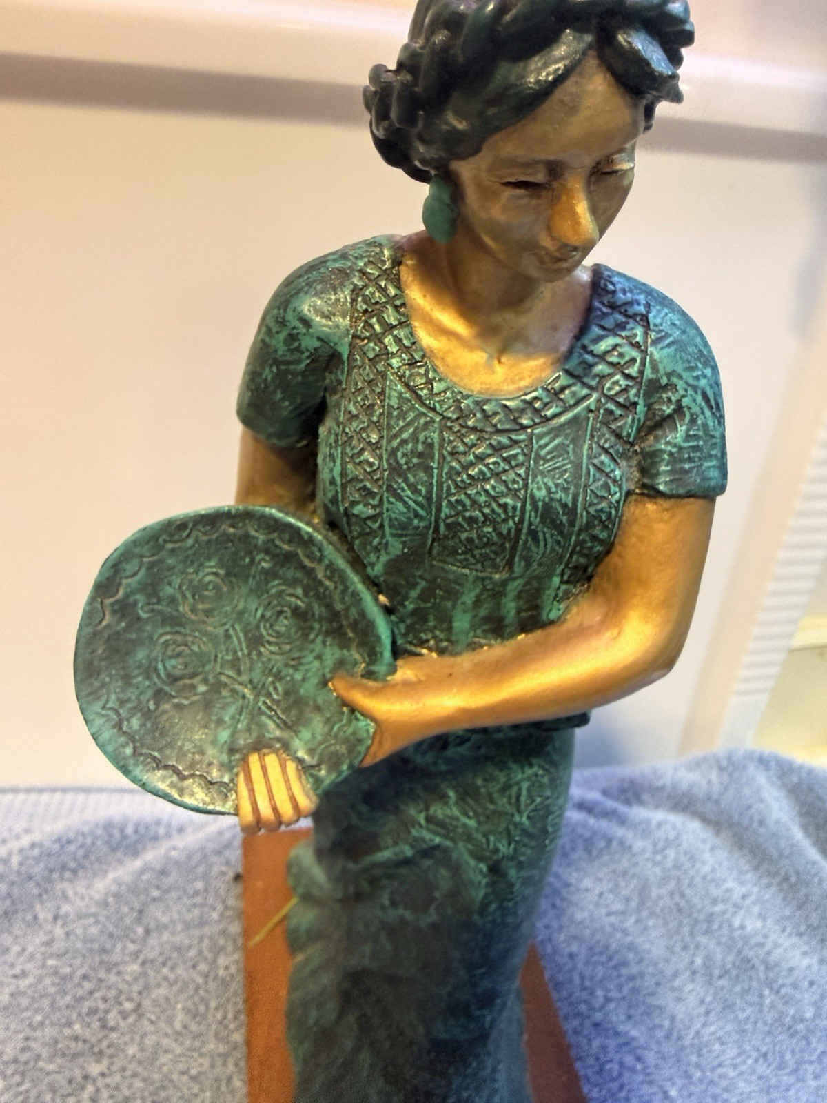 Hecho en Mexico Painted Figurine Mexican Woman Green Gold