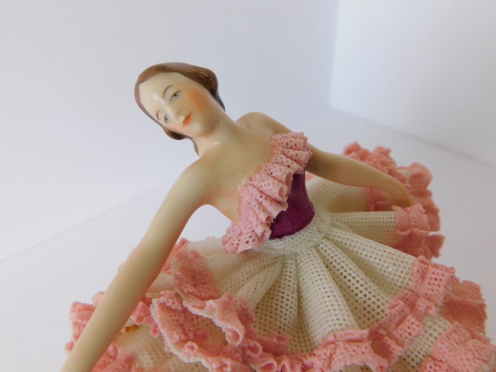 STUNNING ANTIQUE DRESDEN FIGURINE PORCELAIN LACE – BALLERINA / DANCER – GERMANY