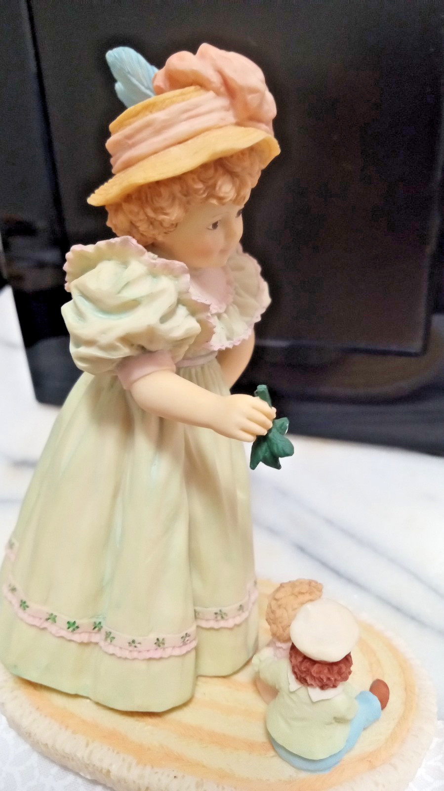 “Under the Mistletoe” Maud Humphrey Bogart figurine 5 1/2 in. resin