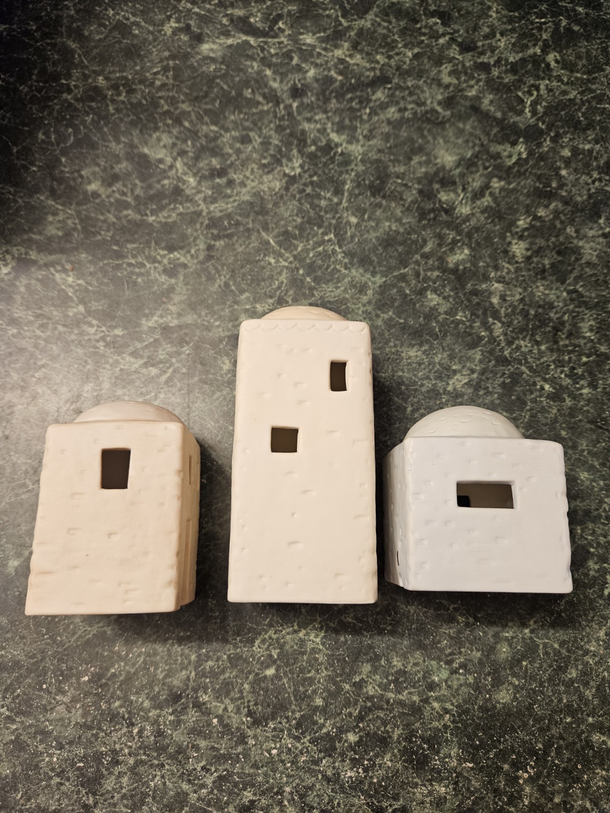 EUC Precious Moments 3 Buildings E 2387 (no Palm Tree or box)