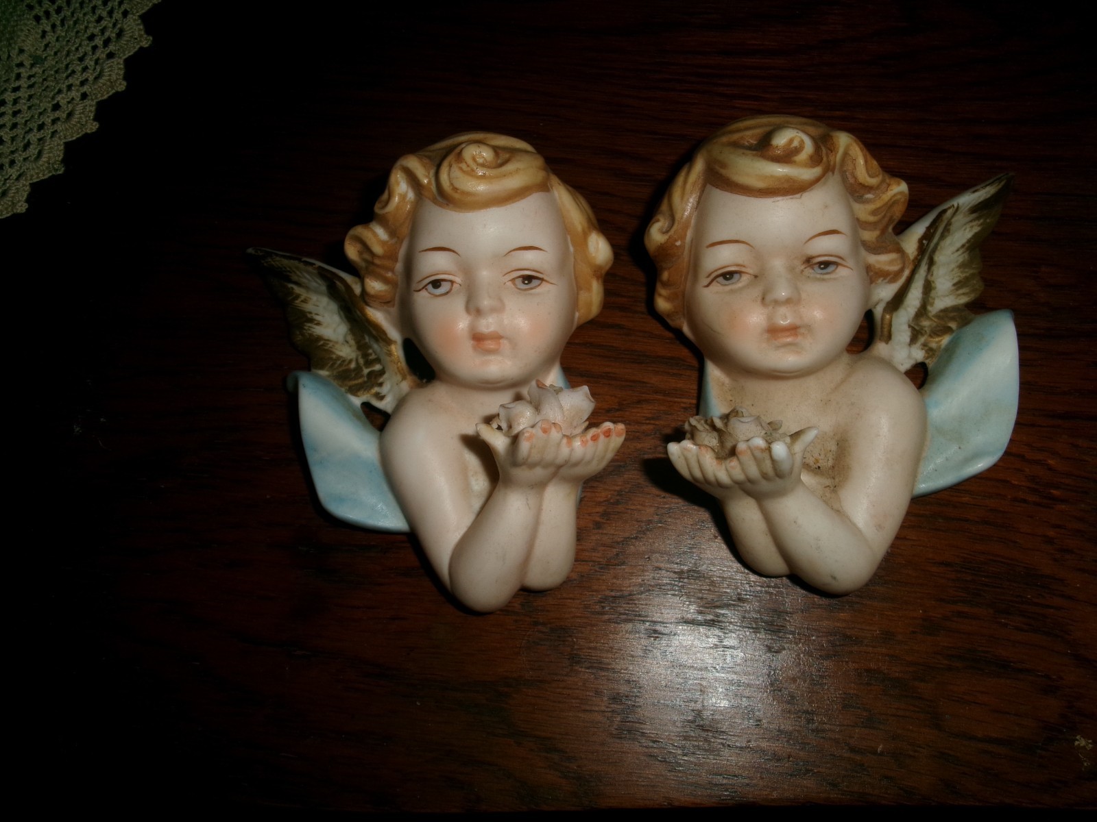 Vintage Angels ~2 Ardco Figurines Holding Flower – Wall hanger