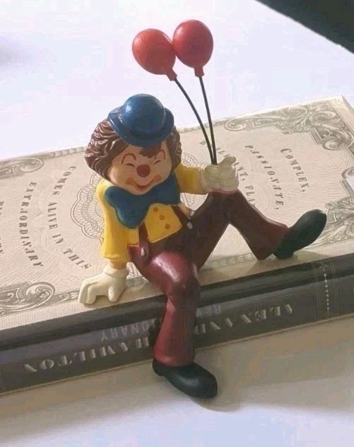 Vintage 1986 Enesco Shelf Sitting Clown w/ Balloons Designed Giftware Hong Kong